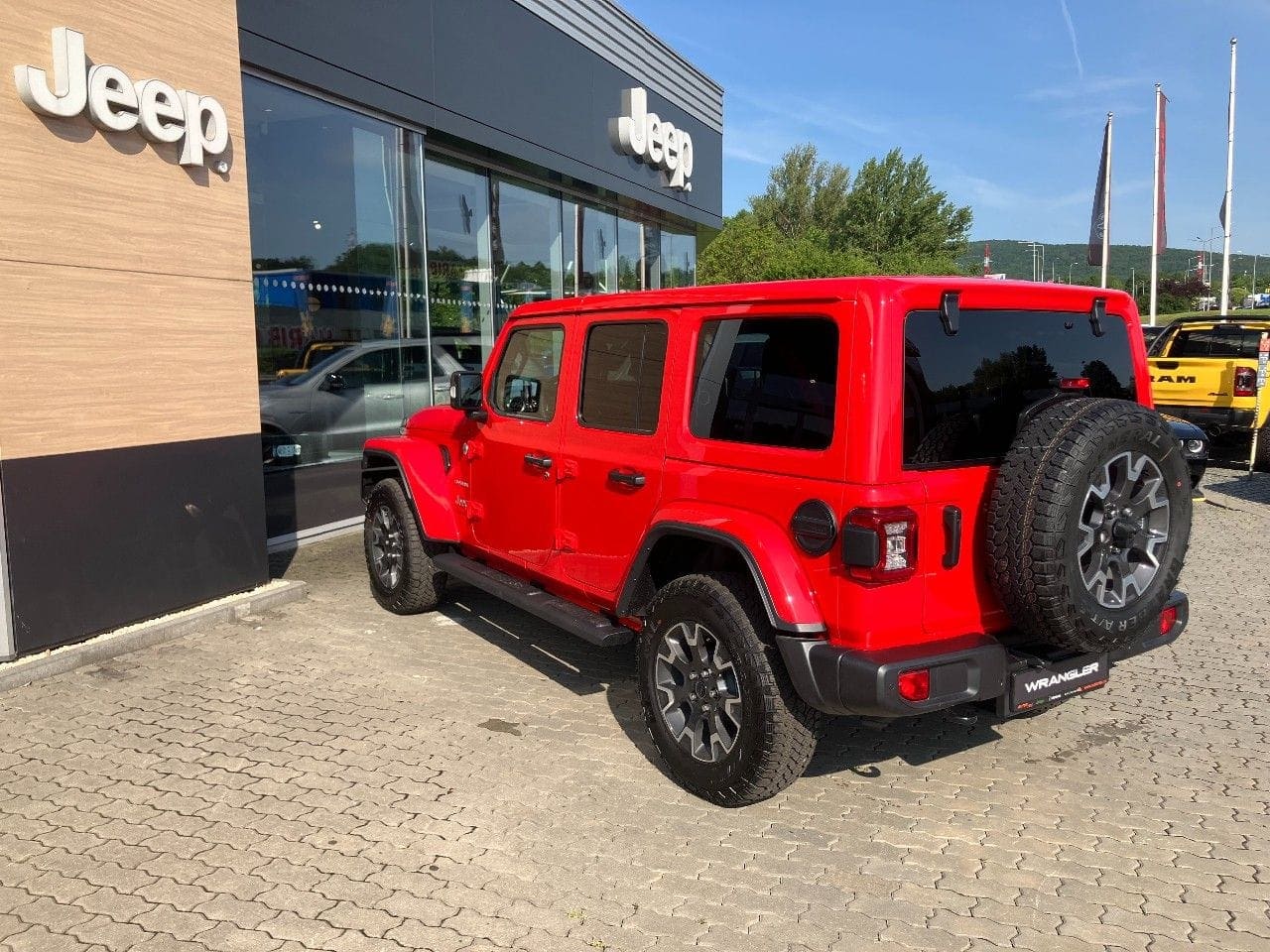 Jeep Wrangler Unlimited 2.0T 272k Sahara 2024