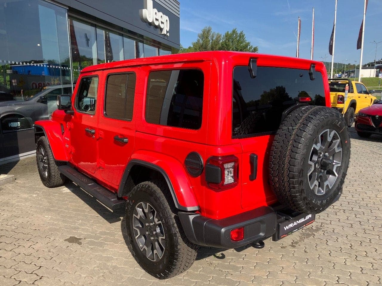 Jeep Wrangler Unlimited 2.0T 272k Sahara 2024