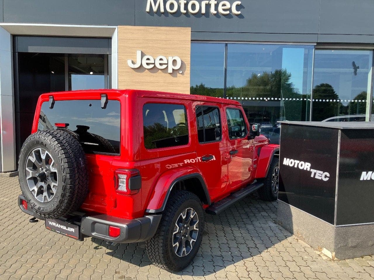 Jeep Wrangler Unlimited 2.0T 272k Sahara 2024